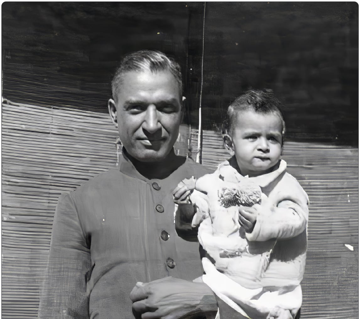 Promesse in the arms of his father