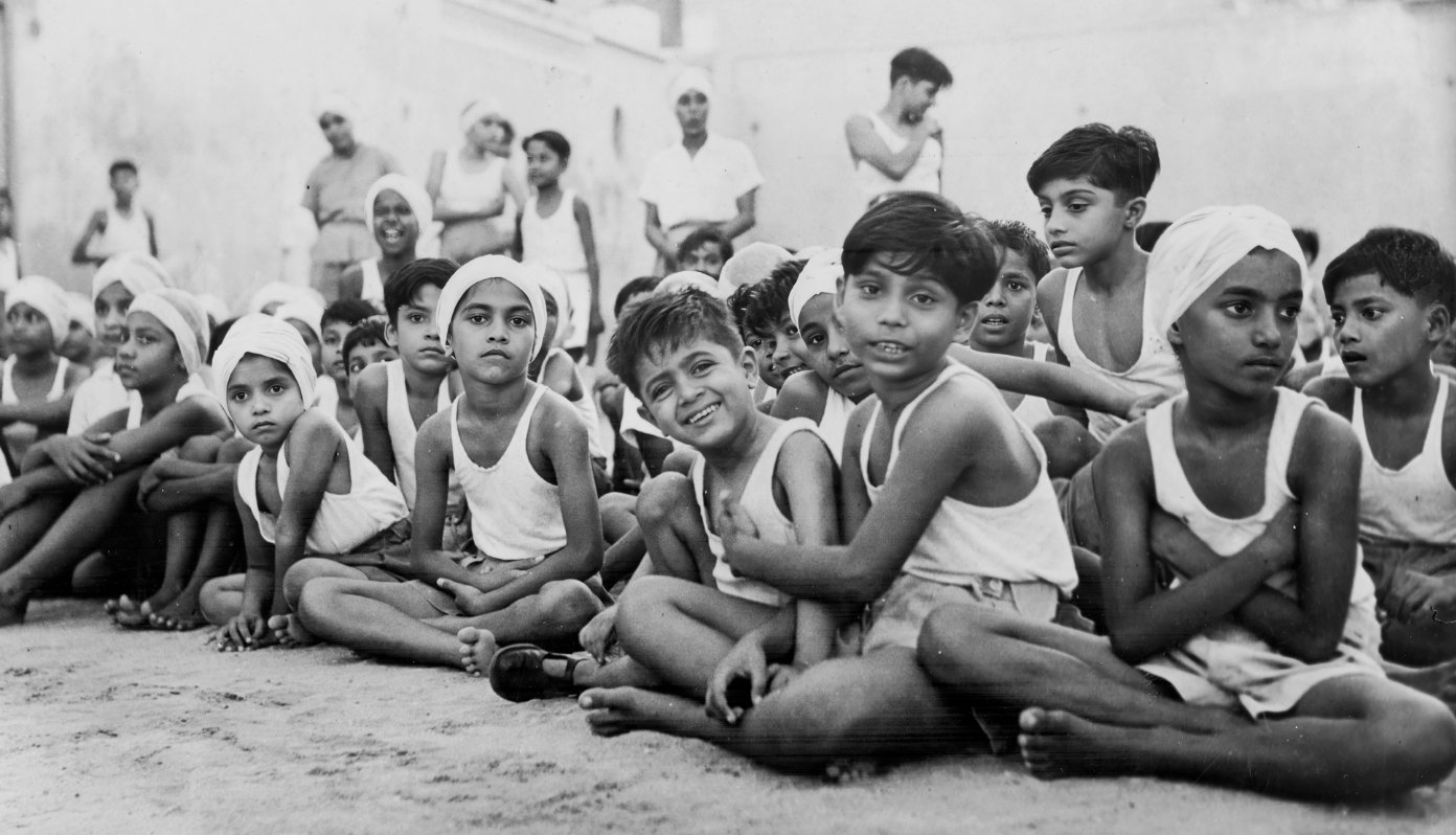 Promesse with Manoj, Sudha, Lakshman, Tarini, Kanaklata, Subash, Anup, Reba & others in the Ashram Playground