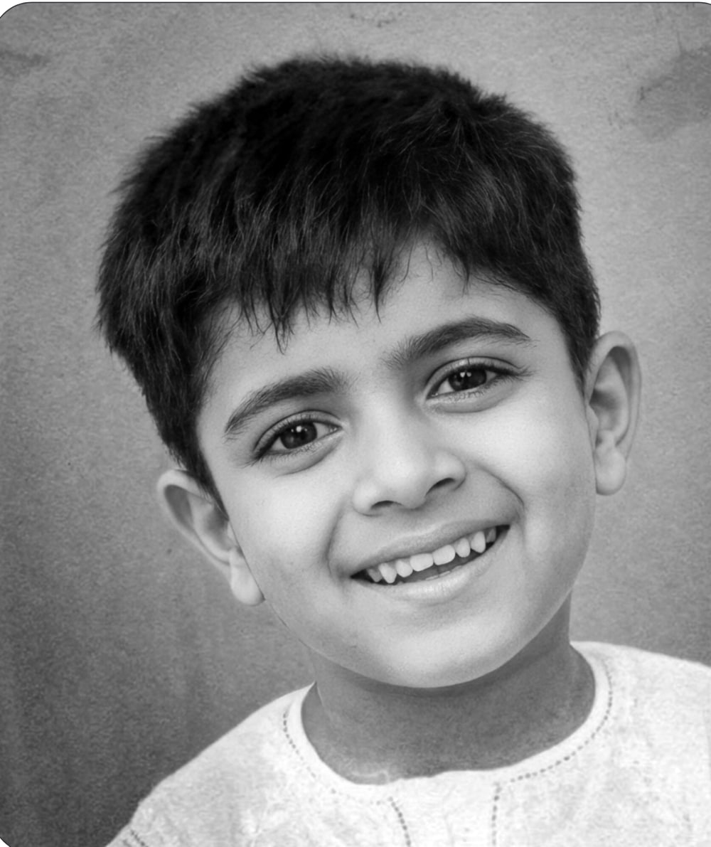 Studio portrait of a young, smiling Promesse