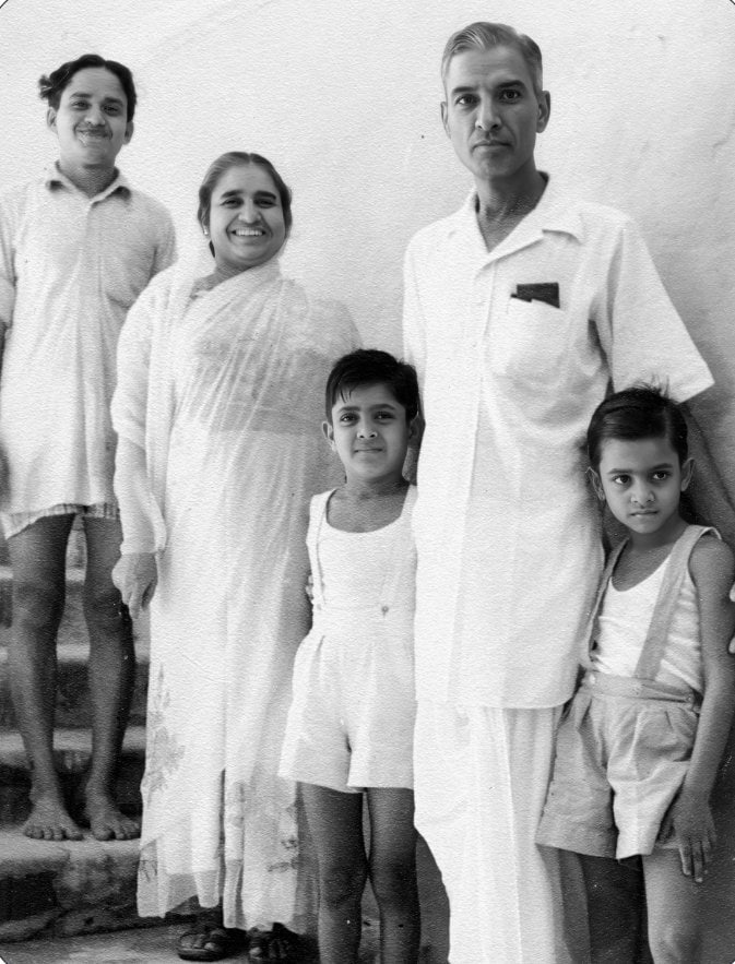 Mundu, Dayawati, Promesse, Jitendra, Anil Ji, Narendra, Surendranath & Victor