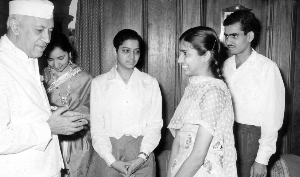 Promesse with Jawaharlal Nehru, Anupama, Tara & Lata
