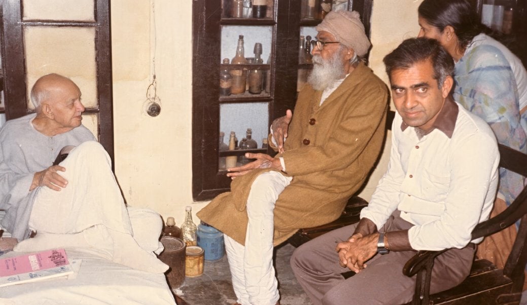 Promesse & Surendranath with a 100 years old vaidhyaji at Khurja
