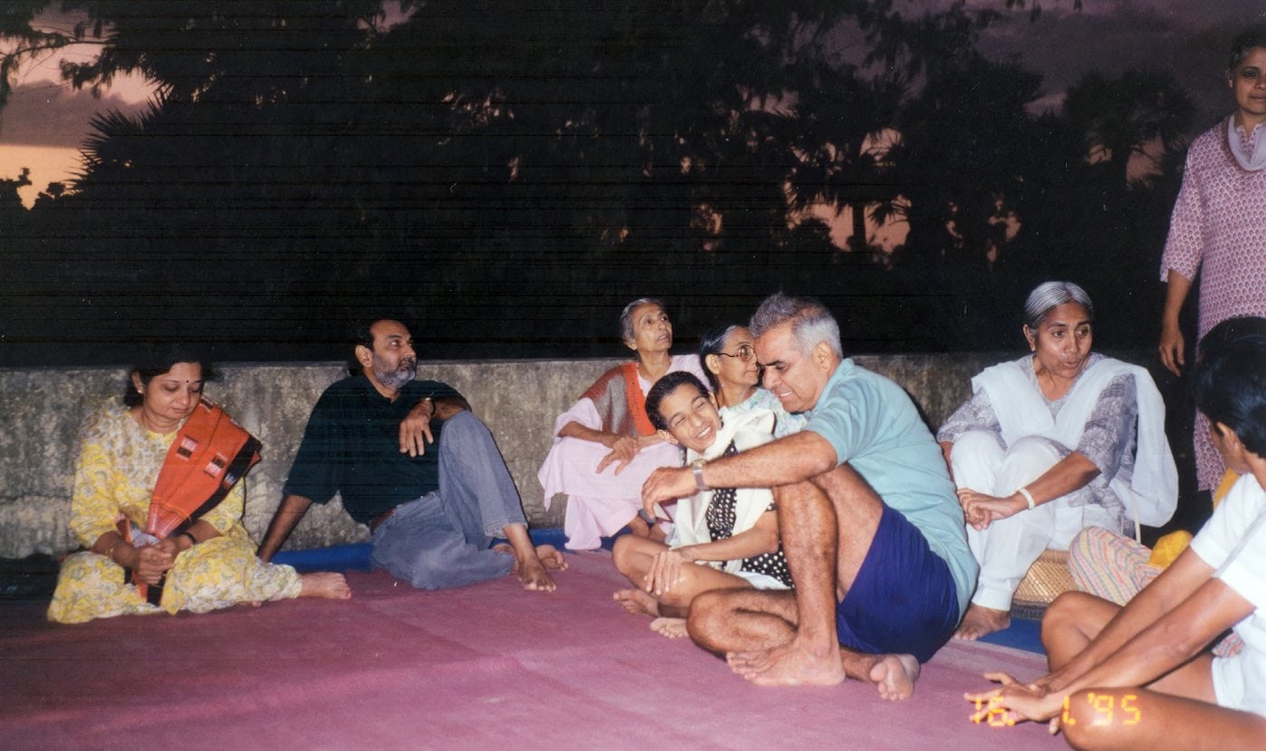 Promesse with Asha, Vijay Shah, Anuben, Aruna, Usha, Paru & Rachita