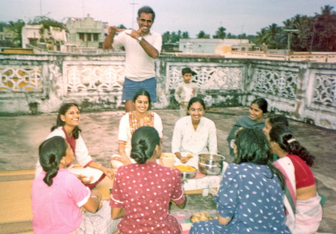 Promesse with Archana, Vandana, Ritu, Minu, Ranu, Pragna, Dharmistha, Praveena & Gayatri; The child is Archana's son Saurabh
