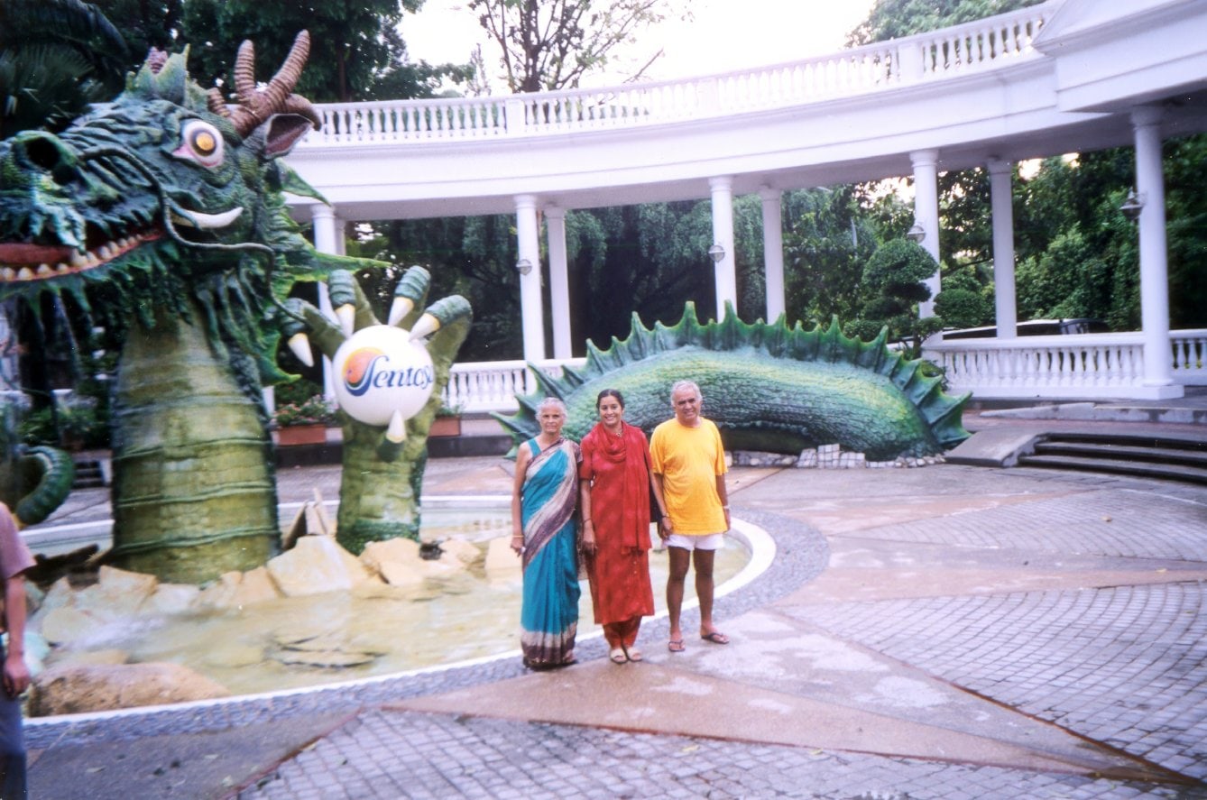 Promesse with Urmila & Vandana, Sentosa Island, Singapore - 3 April 2001