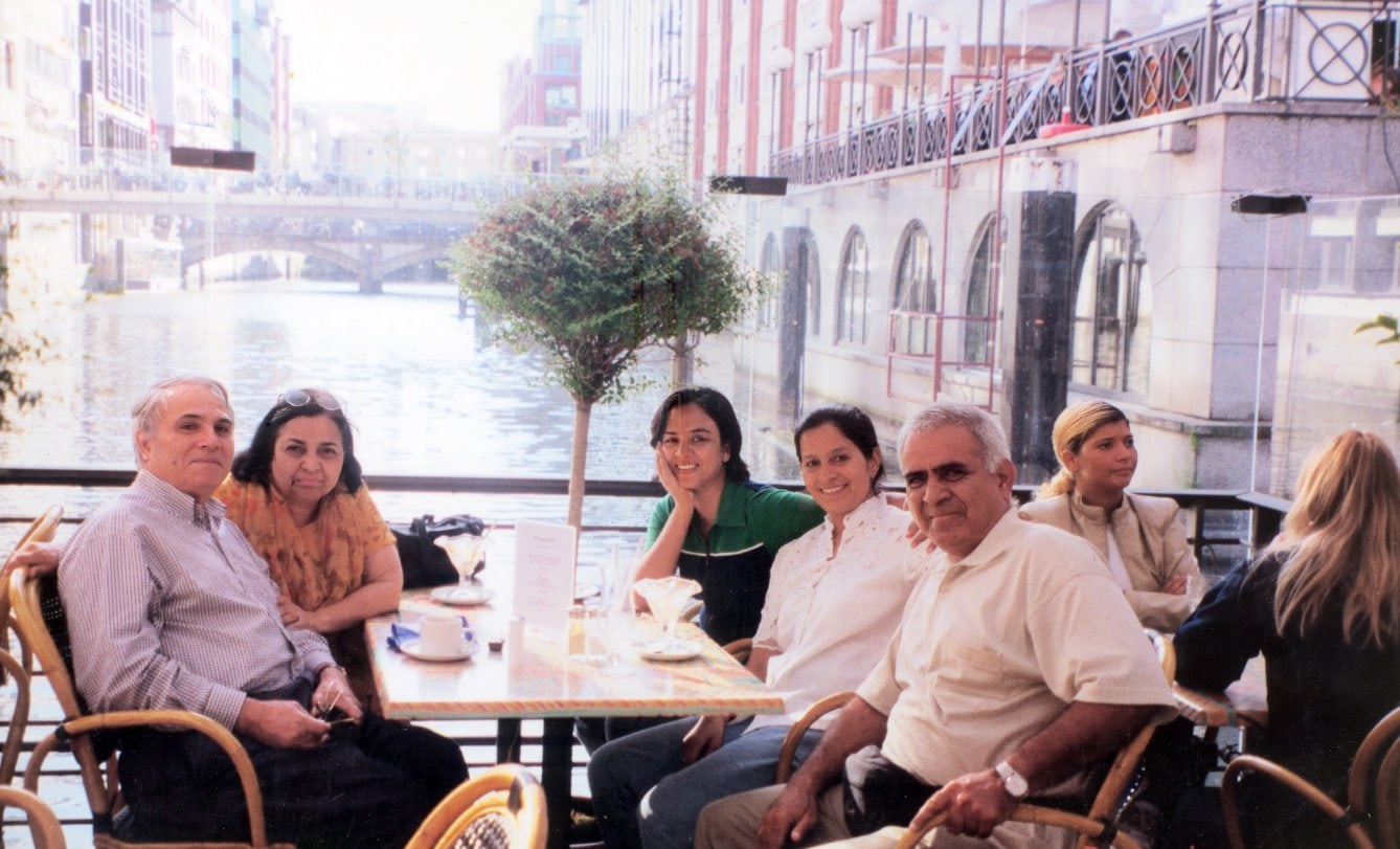 Promesse with Purnima, Kewi (Purnima's husband), Nishi & Vandana at Istanbul, Turkey